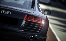 Задняя оптика черного Audi R8